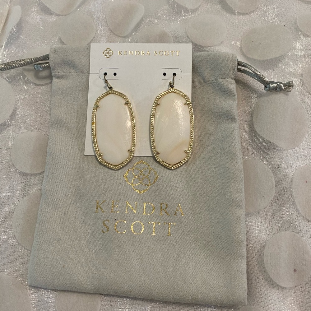 Kendra Scott gold Drop earrings in Ivory